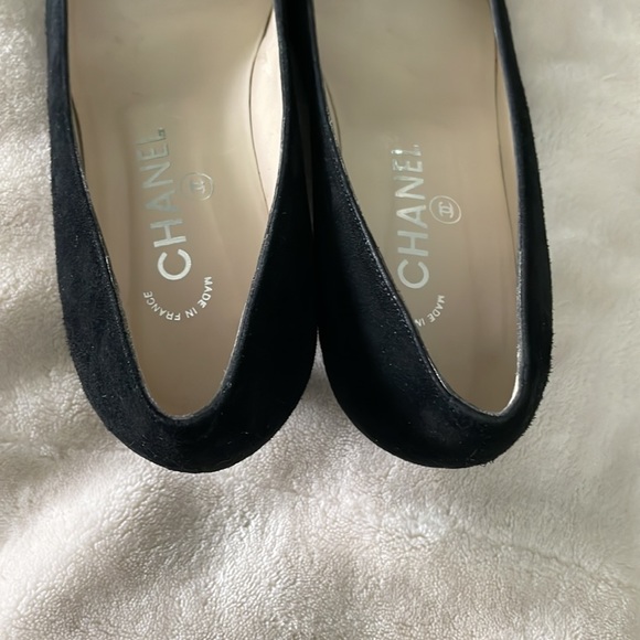 Chanel vintage black suede heels with Chanel dust bags - Picture 12 of 13